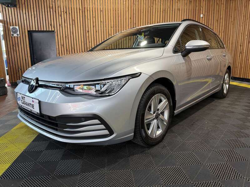 Silber Gebraucht 2022 VW Golf VIII Life Kombi | 23.990 € (Fairer Preis) - Bild 1/4