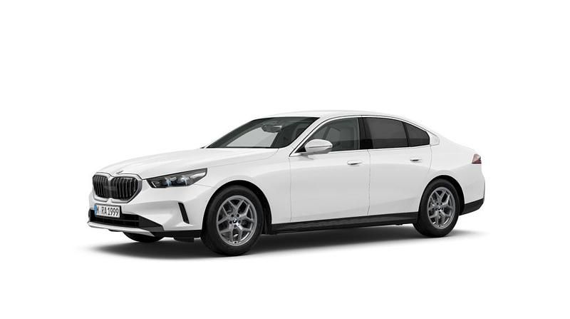 Weiß Gebraucht 2024 BMW 520 Comfort Edition Limousine | 48.450 € (Superpreis) - Bild 1/2