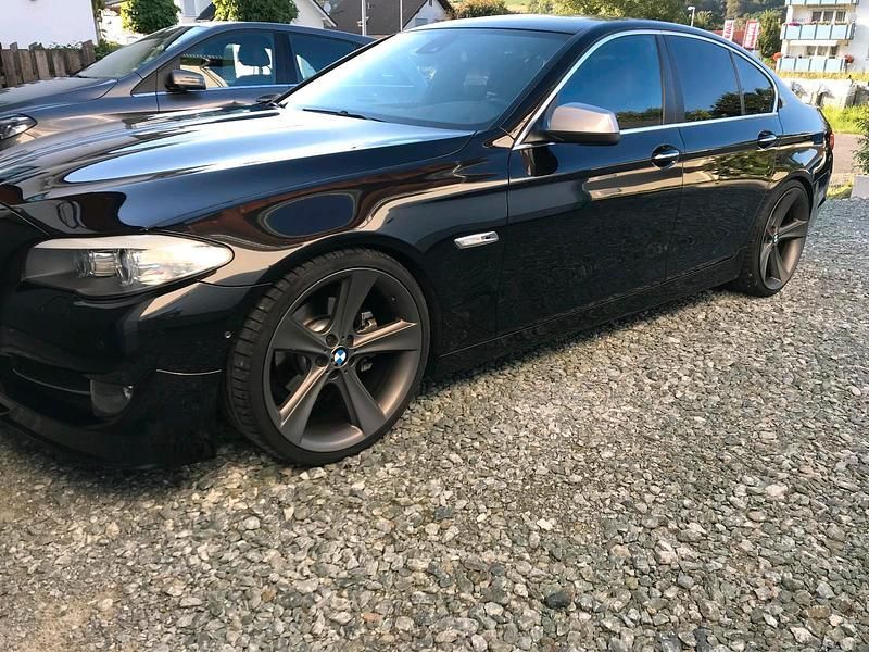 Gebraucht BMW 520 184 PS (135 kW) 2010 Schwarz Limousine