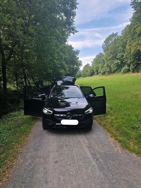 Schwarz Gebraucht 2020 Mercedes GLA200 SUV | 27.500 € (Guter Preis) - Bild 1/4