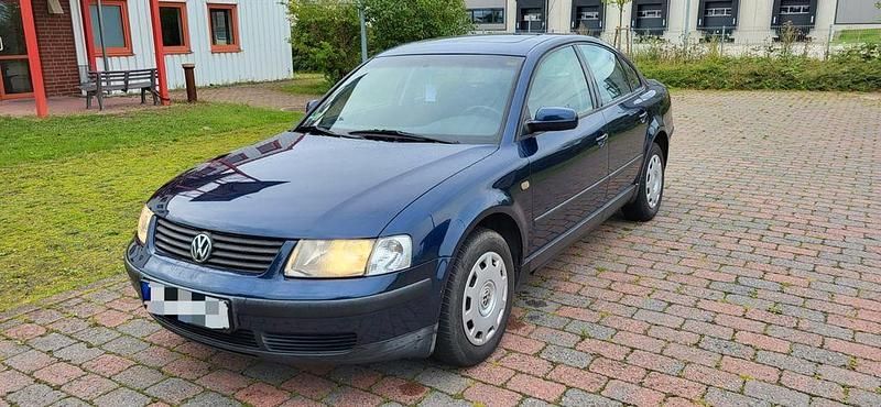 Blau Gebraucht 1998 VW Passat Limousine | 1.775 € (Etwas zu teuer) - Bild 1/4