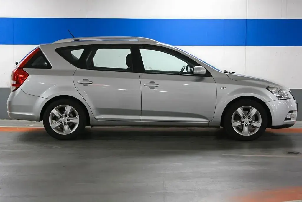 Gebraucht Kia Ceed Sportswagon 125 PS (91 kW) 2012 Machine silver (metallic) Kombi
