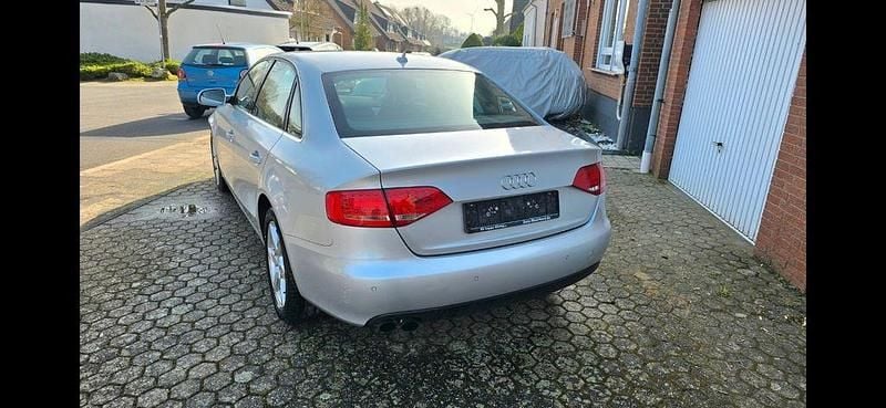 Gebraucht Audi A4 160 PS (117 kW) 2010 Silber Limousine