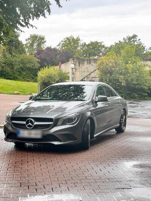 Silber Gebraucht 2016 Mercedes CLA220 Limousine | 16.850 € (Etwas zu teuer) - Bild 1/4