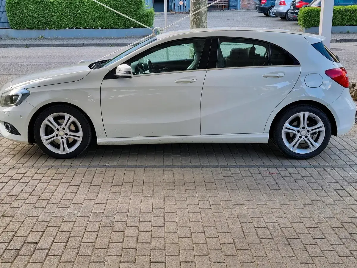 Second-hand Mercedes A180 122 CP (89 kW) 2014 Alb Hatchback