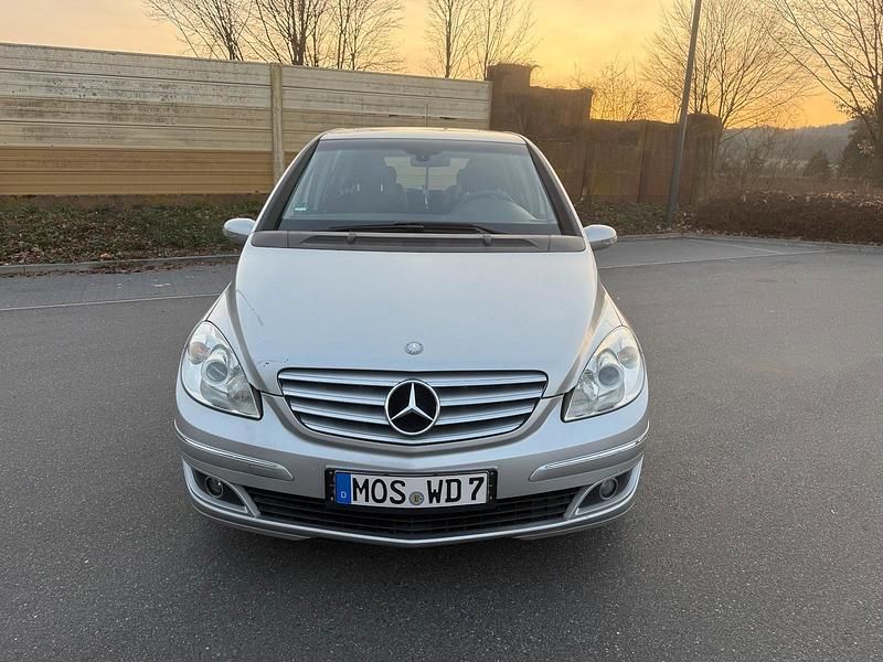 Gebraucht Mercedes B150 95 PS (69 kW) 2006 Silber Van / Kleinbus