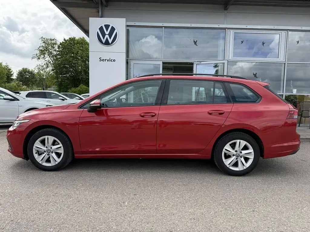Used VW Golf VIII Active 116 HP (85 kW) 2022 Red Estate