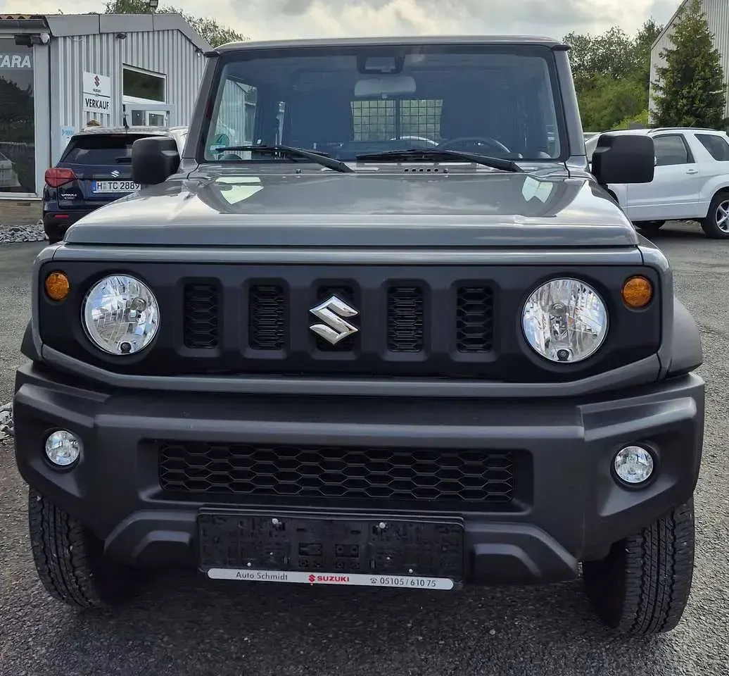 Gebraucht Suzuki Jimny Comfort 102 PS (75 kW) 2023 Grau SUV