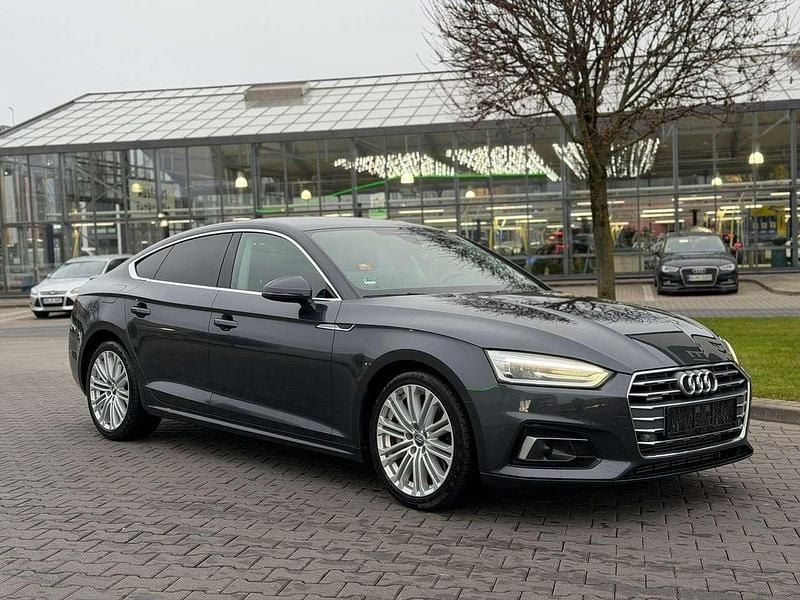 Grau Gebraucht 2019 Audi A5 Sport Kleinwagen | 26.500 € (Fairer Preis) - Bild 1/4