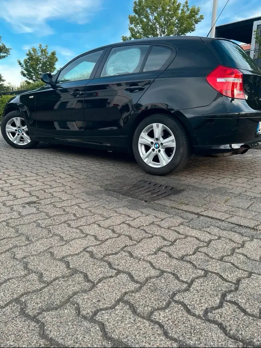 Gebraucht BMW 116 122 PS (89 kW) 2008 Schwarz Kleinwagen
