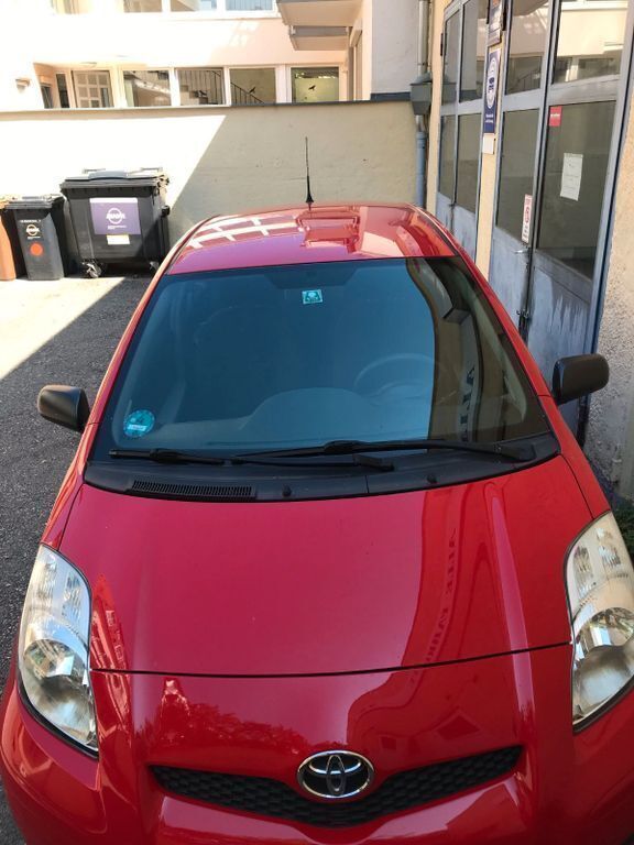 Rot Gebraucht 2009 Toyota Yaris Limousine | 2.750 € (Fairer Preis) - Bild 1/4