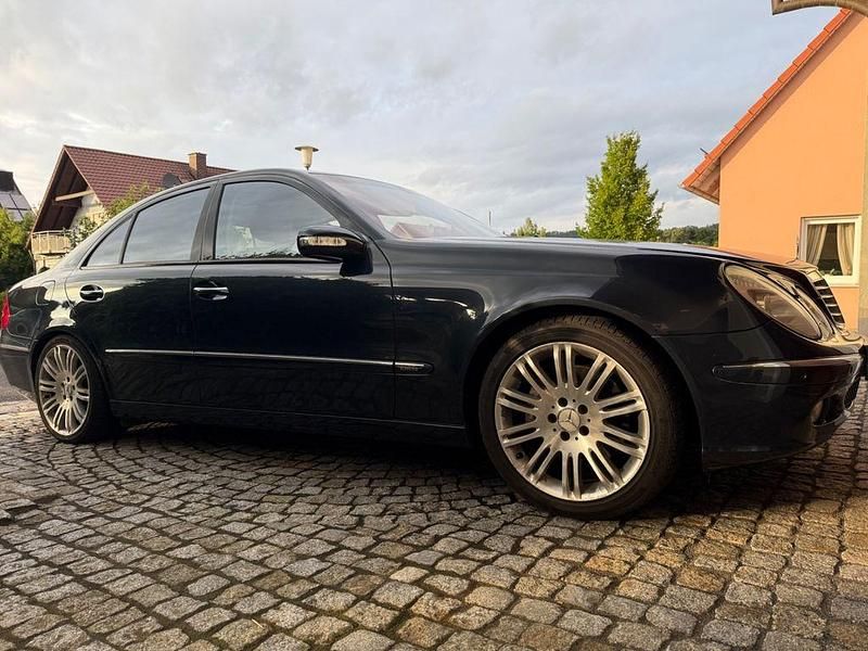 Schwarz Gebraucht 2002 Mercedes E500 Elegance Limousine | 9.000 € (Guter Preis) - Bild 1/4