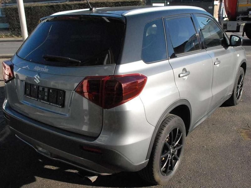 Gebraucht Suzuki Vitara Comfort 140 PS (102 kW) 2020 Galactic/cosmic black pearl m SUV