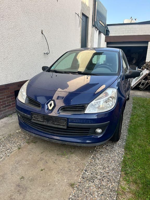 Blau Gebraucht 2006 Renault Clio II Limousine | 800 € (Guter Preis) - Bild 1/4
