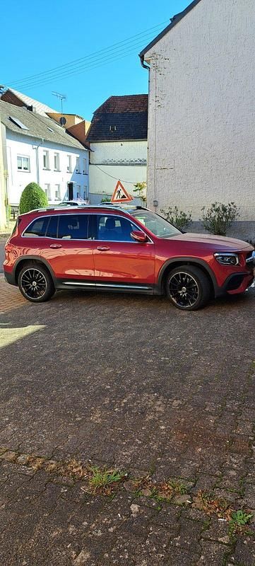 Rot Gebraucht 2021 Mercedes GLB220 AMG line SUV | 31.900 € (Guter Preis) - Bild 1/4