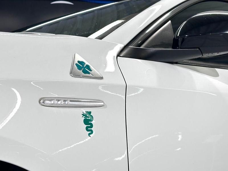 Gebraucht Alfa Romeo Giulietta Quadrifoglio Verde 241 PS (177 kW) 2015 Weiß Limousine