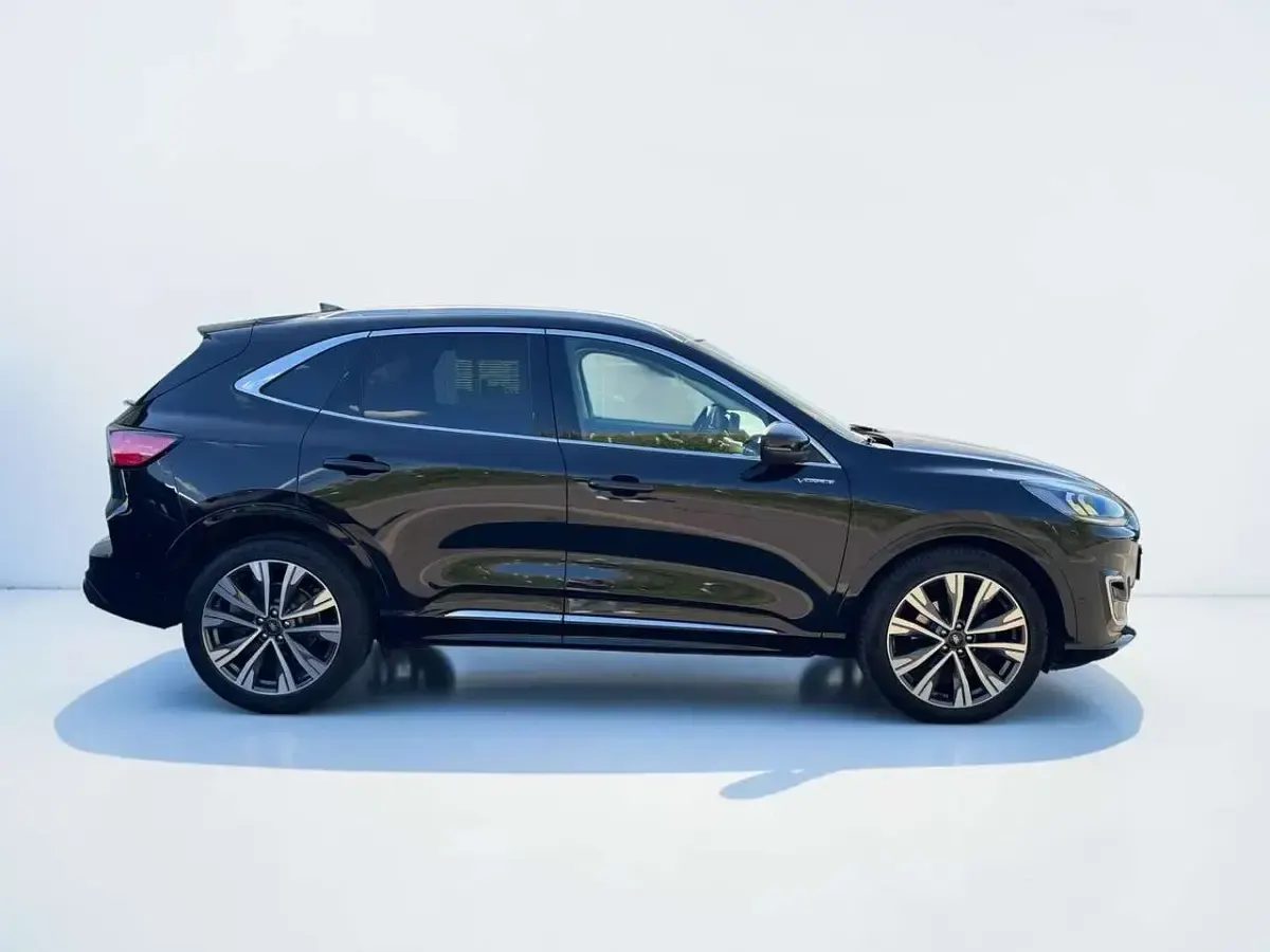 Usado Ford Kuga Vignale 190 HP (139 kW) 2020 Preto SUV