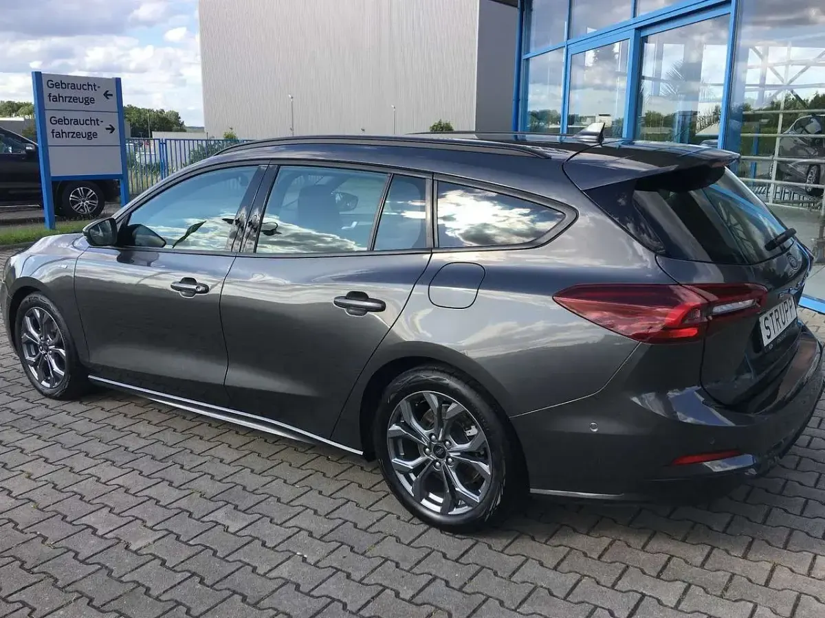 Gebraucht Ford Focus ST-Line 116 PS (85 kW) 2023 Magnetic grau Kombi