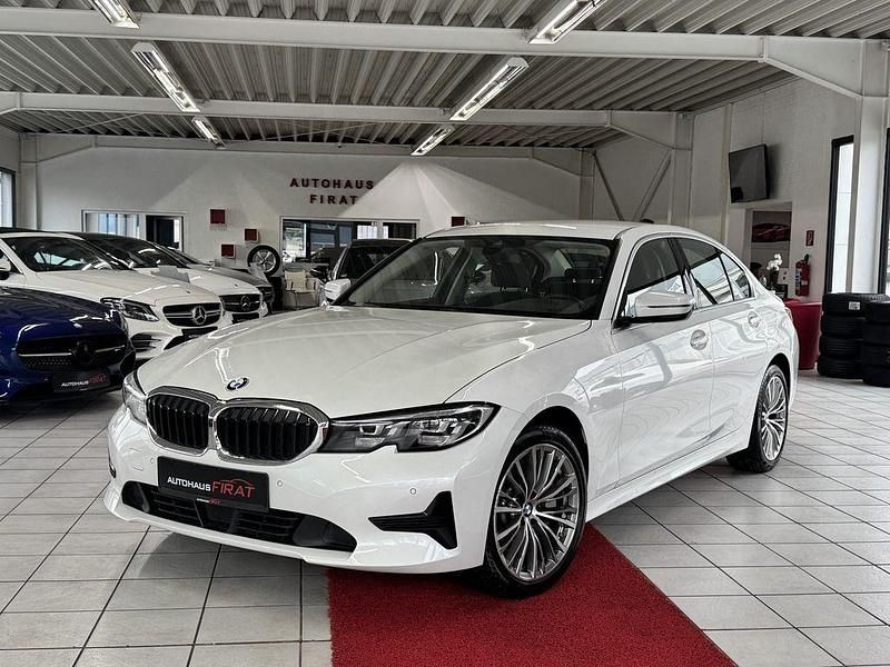 Weiß Gebraucht 2020 BMW 330 Advantage Limousine | 28.449 € (Fairer Preis) - Bild 1/4