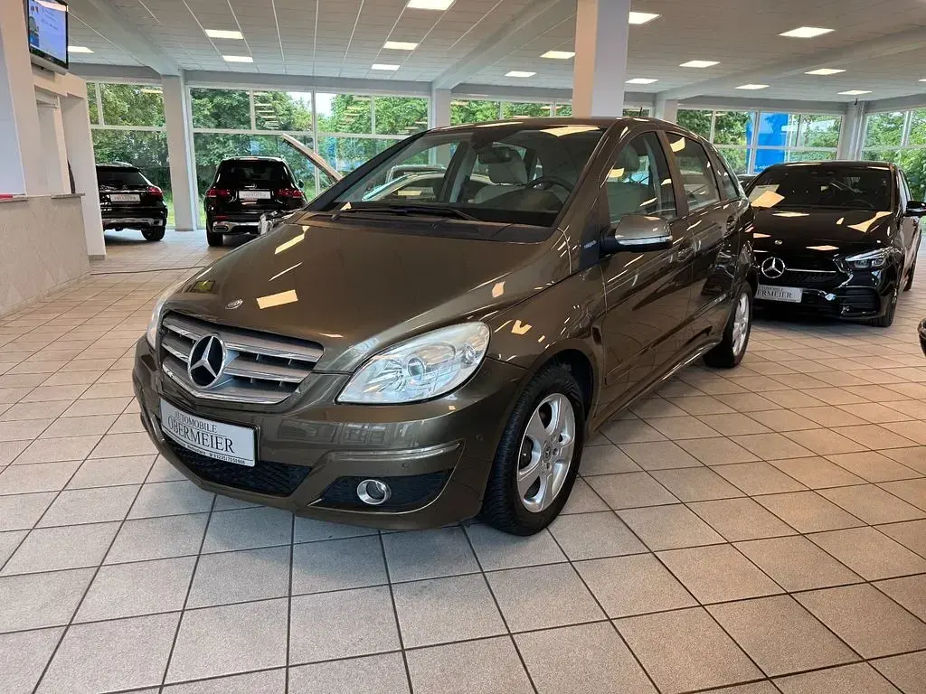 Gebraucht Mercedes B180 116 PS (85 kW) 2009 Braun (steppenbraun metallic) Van / Kleinbus
