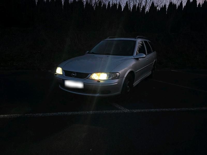Gebraucht Opel Vectra 116 PS (85 kW) 2001 Silber Kombi