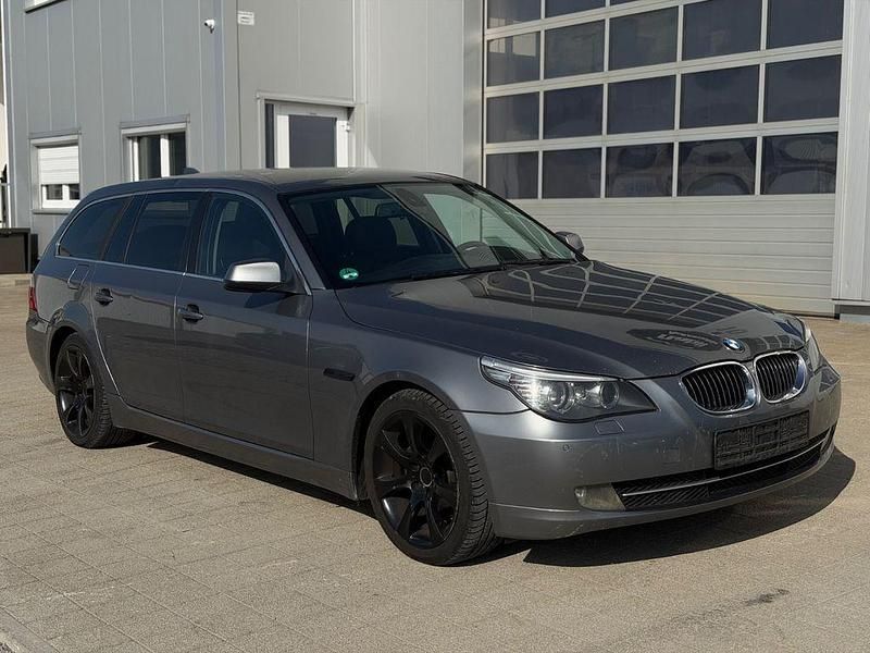 Gebraucht BMW 525 197 PS (144 kW) 2010 Grau Kombi
