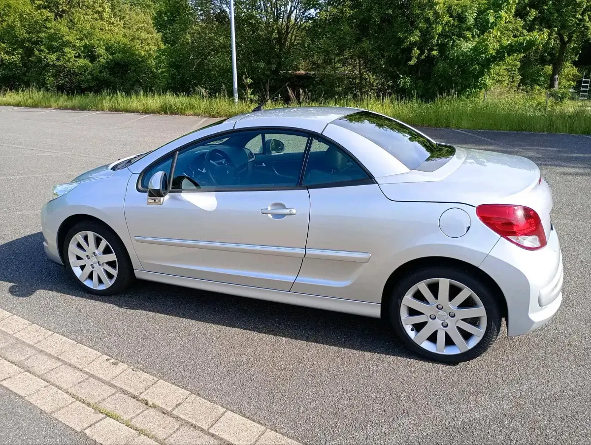 Gebraucht Peugeot 207 CC Allure 120 PS (88 kW) 2012 Silber Cabrio