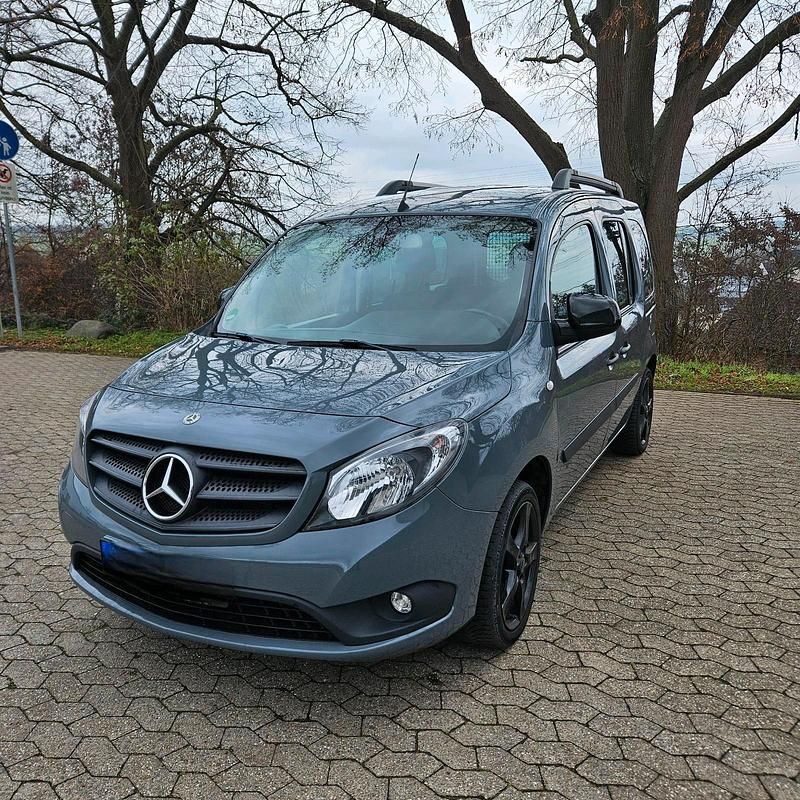 Grau Gebraucht 2020 Mercedes Citan 111 Kombi | 16.200 € (Etwas zu teuer) - Bild 1/4