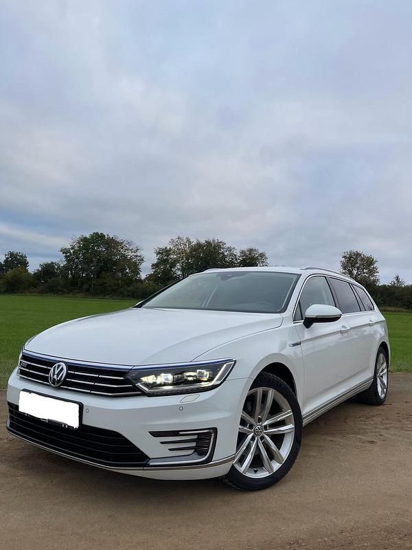 Weiß Gebraucht 2016 VW Passat GTE Kombi | 14.300 € (Guter Preis) - Bild 1/4