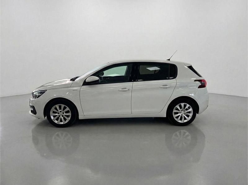 Gebraucht Peugeot 308 Active 131 PS (96 kW) 2020 Weiß Limousine