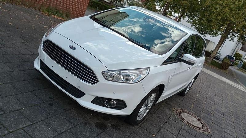 Weiß Gebraucht 2019 Ford S-MAX S Van / Kleinbus | 14.600 € (Superpreis) - Bild 1/4