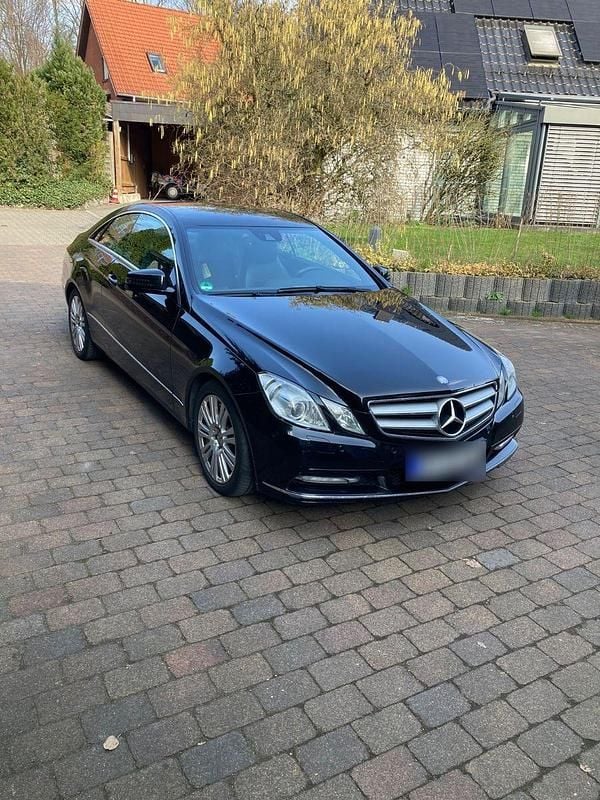 Gebraucht Mercedes E220 170 PS (125 kW) 2013 Schwarz Coupé
