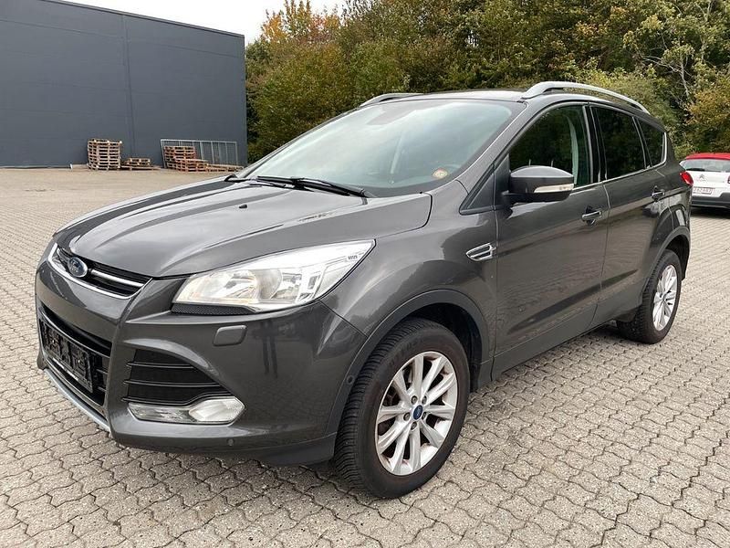 Grau Gebraucht 2016 Ford Kuga Titanium SUV | 6.400 € (Guter Preis) - Bild 1/4