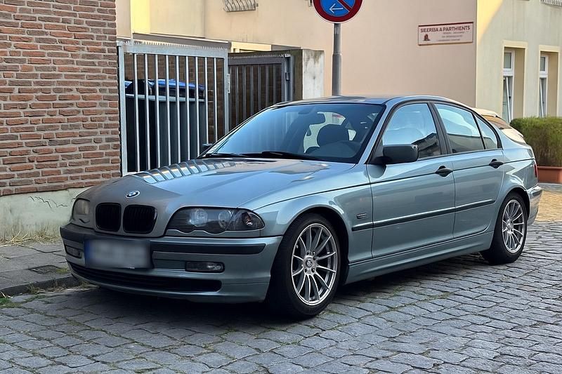 Silber Gebraucht 2002 BMW 316 Limousine | 1.700 € - Bild 1/4
