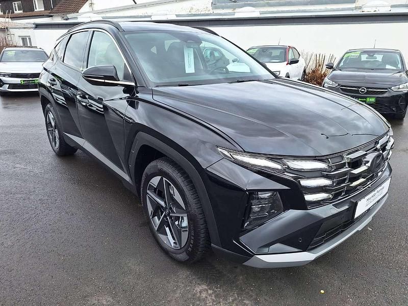 Gebraucht Hyundai Tucson Trend 160 PS (117 kW) 2025 Abyss black / met SUV