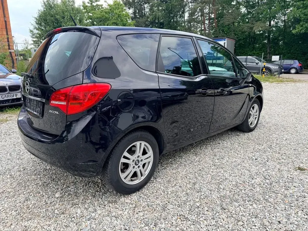 Używany Opel Meriva 120 KM (88 kW) 2011 Czarny Minivan