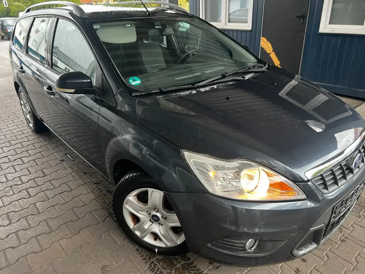 Gebraucht Ford Focus 101 PS (74 kW) 2010 Grau Kombi