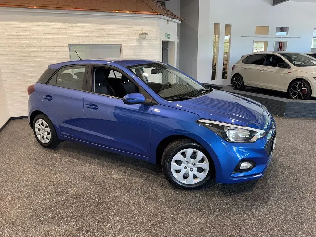 Gebraucht Hyundai i20 75 PS (55 kW) 2019 Blau Kleinwagen