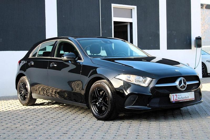 Gebraucht Mercedes A180 116 PS (85 kW) 2022 Schwarz Limousine