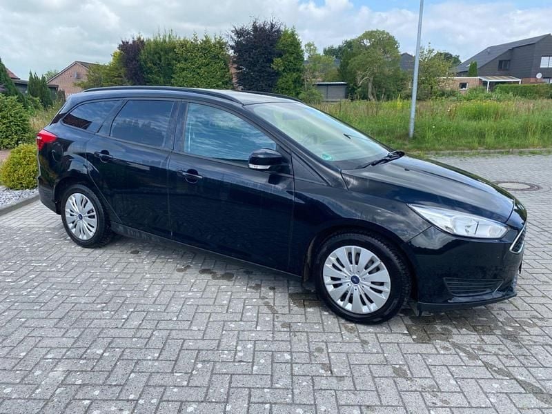 Schwarz Gebraucht 2015 Ford Focus Trend Kombi | 5.499 € (Fairer Preis) - Bild 1/4