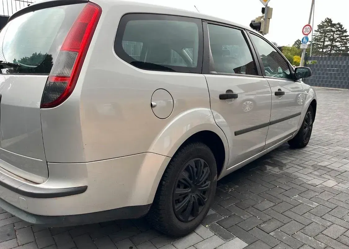 Gebraucht Ford Focus 100 PS (73 kW) 2005 Grau Kombi