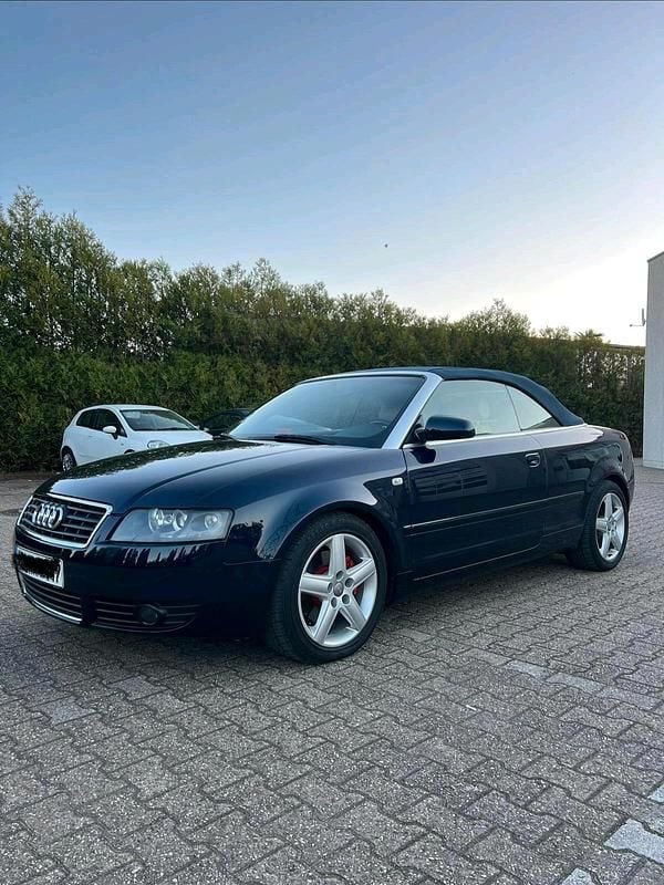 Second-hand Audi A4 163 CP (119 kW) 2004 Albastru Cabrio