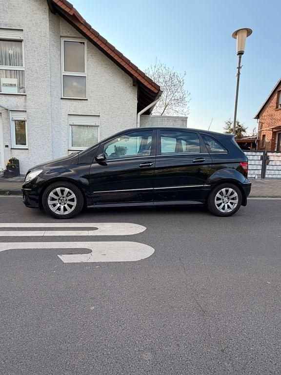 Używany Mercedes B200 193 KM (141 kW) 2005 Czarny Minivan