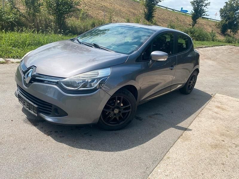 Grau Gebraucht 2015 Renault Clio IV Dynamique Kleinwagen | 4.250 € (Fairer Preis) - Bild 1/4