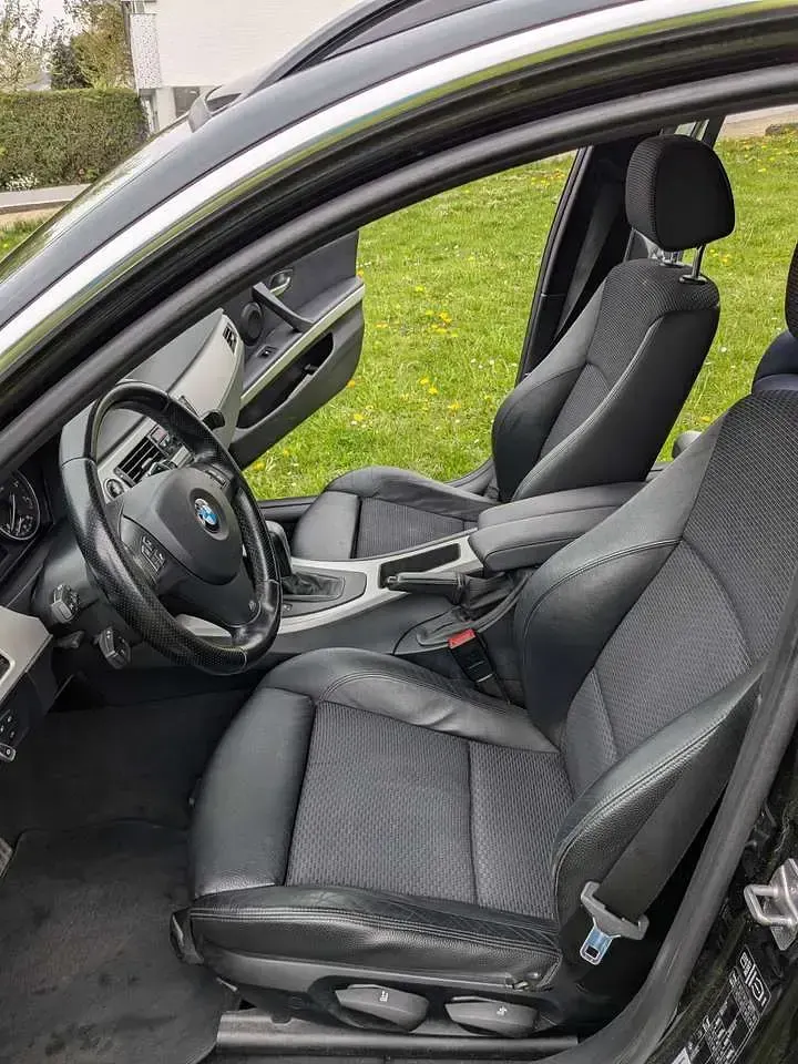 Gebraucht BMW 325 Sport Line 218 PS (160 kW) 2011 Schwarz Kombi