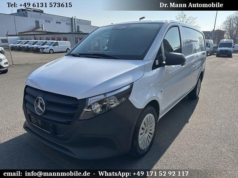 Gebraucht Mercedes Vito 163 PS (119 kW) 2024 Arktikweiss Van