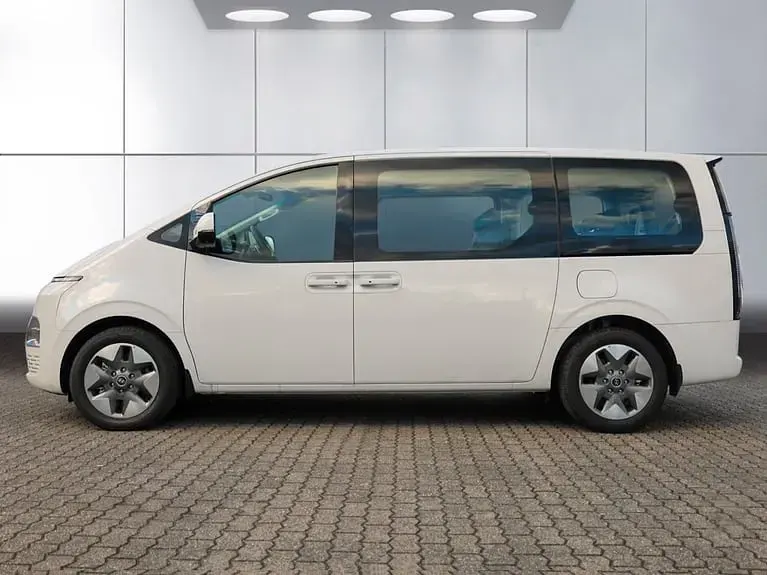 Gebraucht Hyundai Staria Trend 224 PS (164 kW) 2024 Weiß Van / Kleinbus