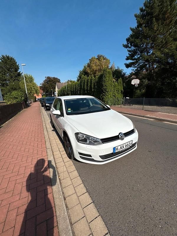 Weiß Gebraucht 2013 VW Golf VII Limousine | 7.800 € (Fairer Preis) - Bild 1/4