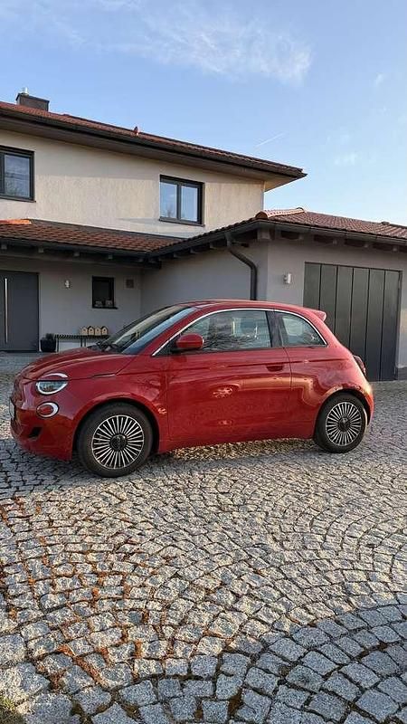Gebraucht Fiat 500e Red 86 kW (118 PS) 2023 Rot Kleinwagen