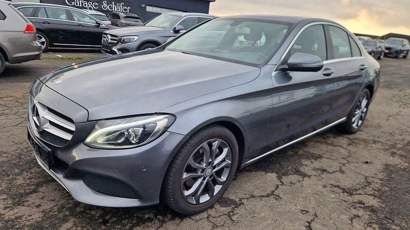 Grau Gebraucht 2017 Mercedes C200 Avantgarde Limousine | 18.499 € (Fairer Preis) - Bild 1/4